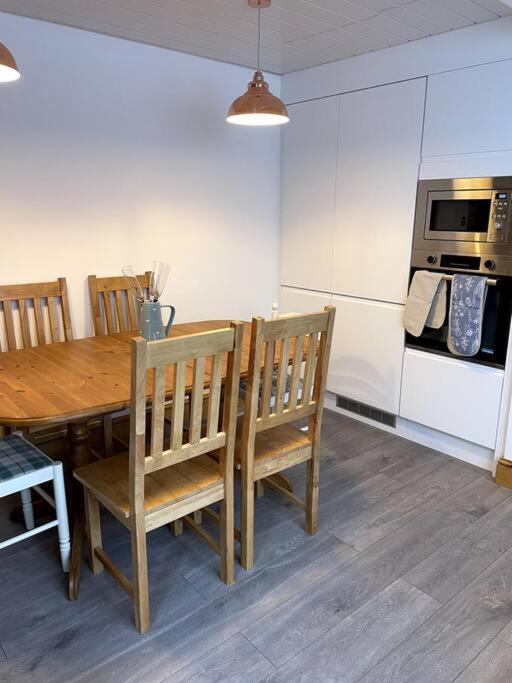3 Bedroom Terrace Holiday Home Great Torrington Luaran gambar